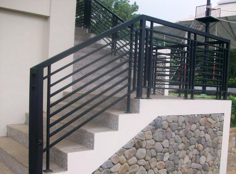 Proses Pembuatan Reling Tangga Bengkel Las Nono