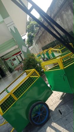 pembuatan pesanan gerobak sampah