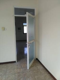Pintu kaca 