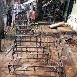 Rak pajangan sabuk di pasar kuncen yogya