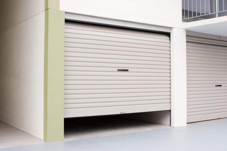 Service dan Pemasangan Rolling Door